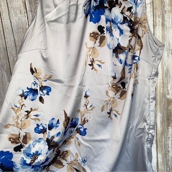 White House Black Market Lavender Floral Sleeveless Blouse - Picture 3 of 8